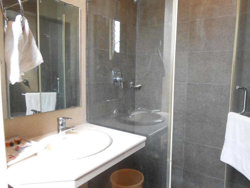 Hotel Victerrace Regency Kolkata Ruang foto